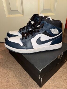 Jordan Air Jordan 1 Mid – White & Navy Blue Men’s Sneakers Size 10